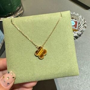 Meet your Posher, Gertrude